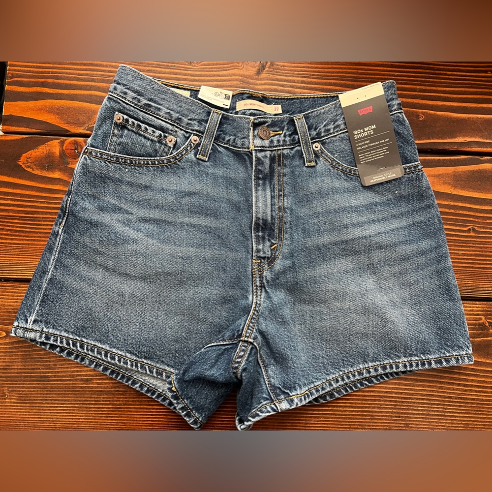 Levi’s Women’s 80’s Mom Shorts - 27